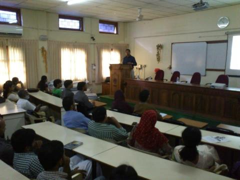 Dr Mansoor delivering the talk in CSE Seminar Hall