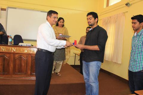 Mr. Karun Thankachan receiving the Best Project Award from Mr. Suresh Venkataram