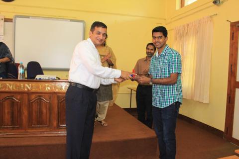 Mr. Anup Kumar receiving the Best Project award from Mr. Suresh Venkataraman